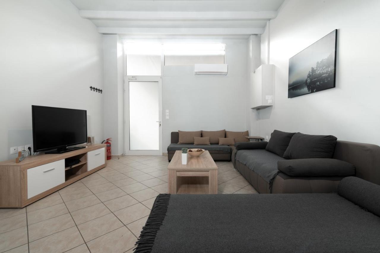 Spacious Apartment-600M From The Subway Athens Exterior photo